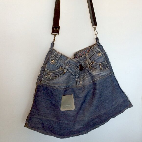 Upcycled jeans oversized bag, over the sholder bag, Made in Canada - Picture 3 of 7
